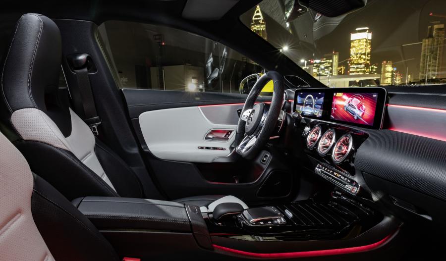 Интерьер Mercedes-AMG CLA35 4Matic (C118) 2019 года  (WW) (фото 4 из 34)